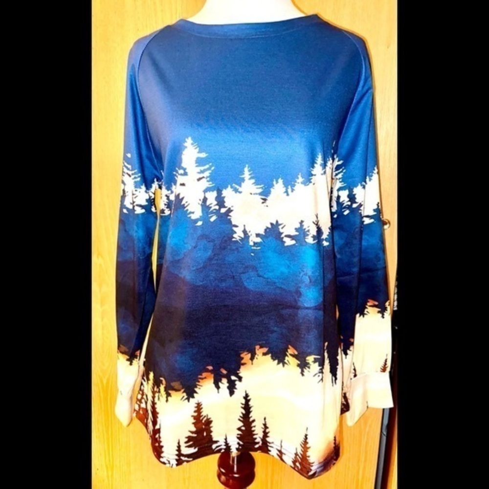 NWT-Stunning Mountain Range Graphic Sweatshirt